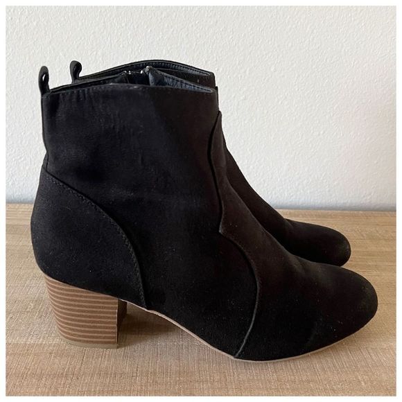 American Eagle Black Wide Suede Ankle Booties Boots Minimalist Capsule Wardrobe - Picture 1 of 6